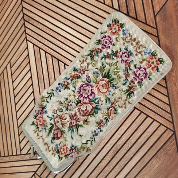 Vintage tapestry needlepoint cigarette eyeglass holder - Picture 2 of 8